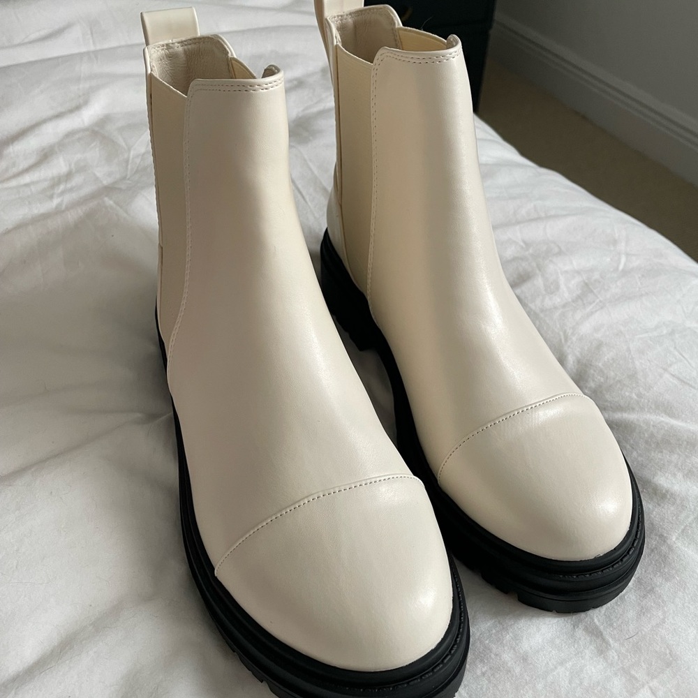 CHELSEA BOOTS - Picture 2 of 3